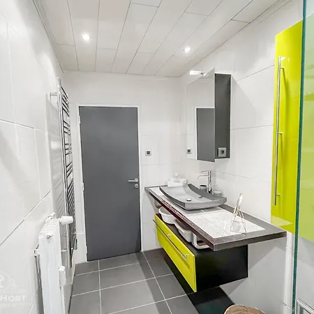 Vue Degagee, Cuisine Moderne Et Wifi *