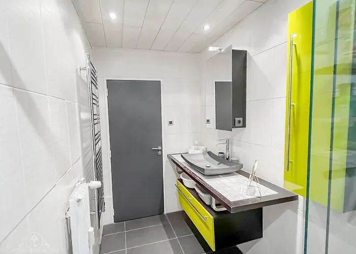 Vue Degagee, Cuisine Moderne Et Wifi *